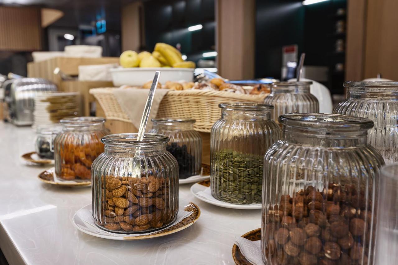 Novotel Living Almaty Jetisu Eksteriør billede