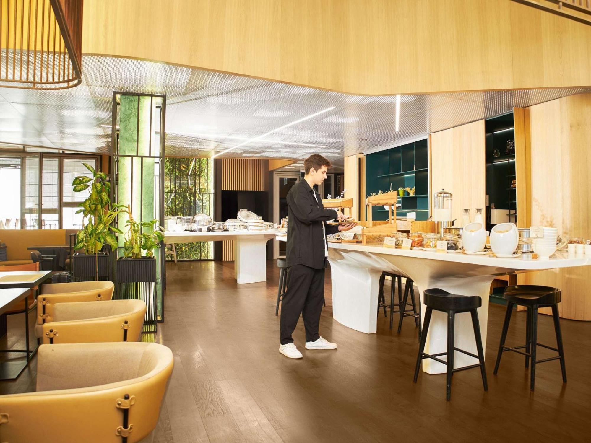 Novotel Living Almaty Jetisu Eksteriør billede