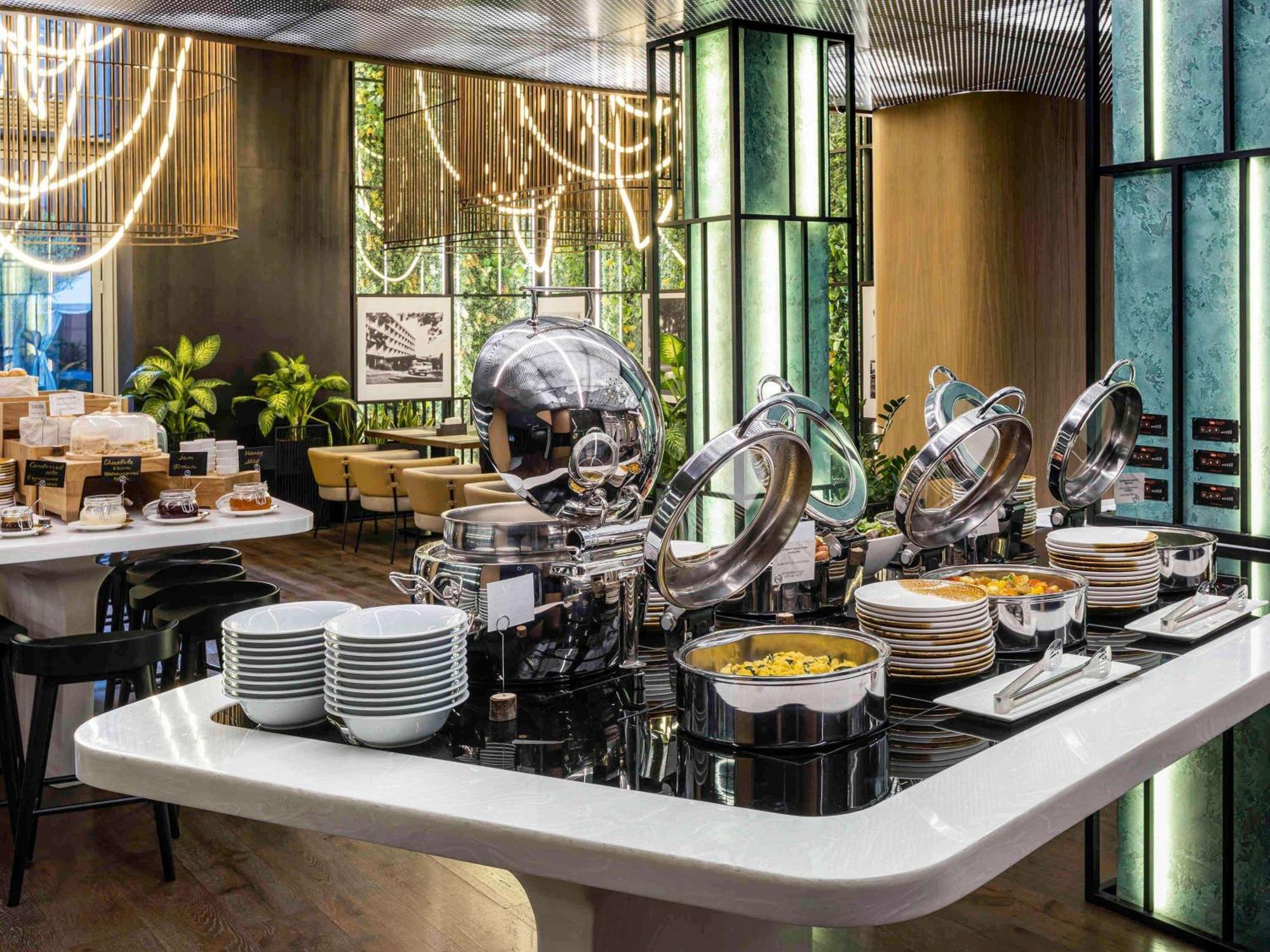 Novotel Living Almaty Jetisu Eksteriør billede