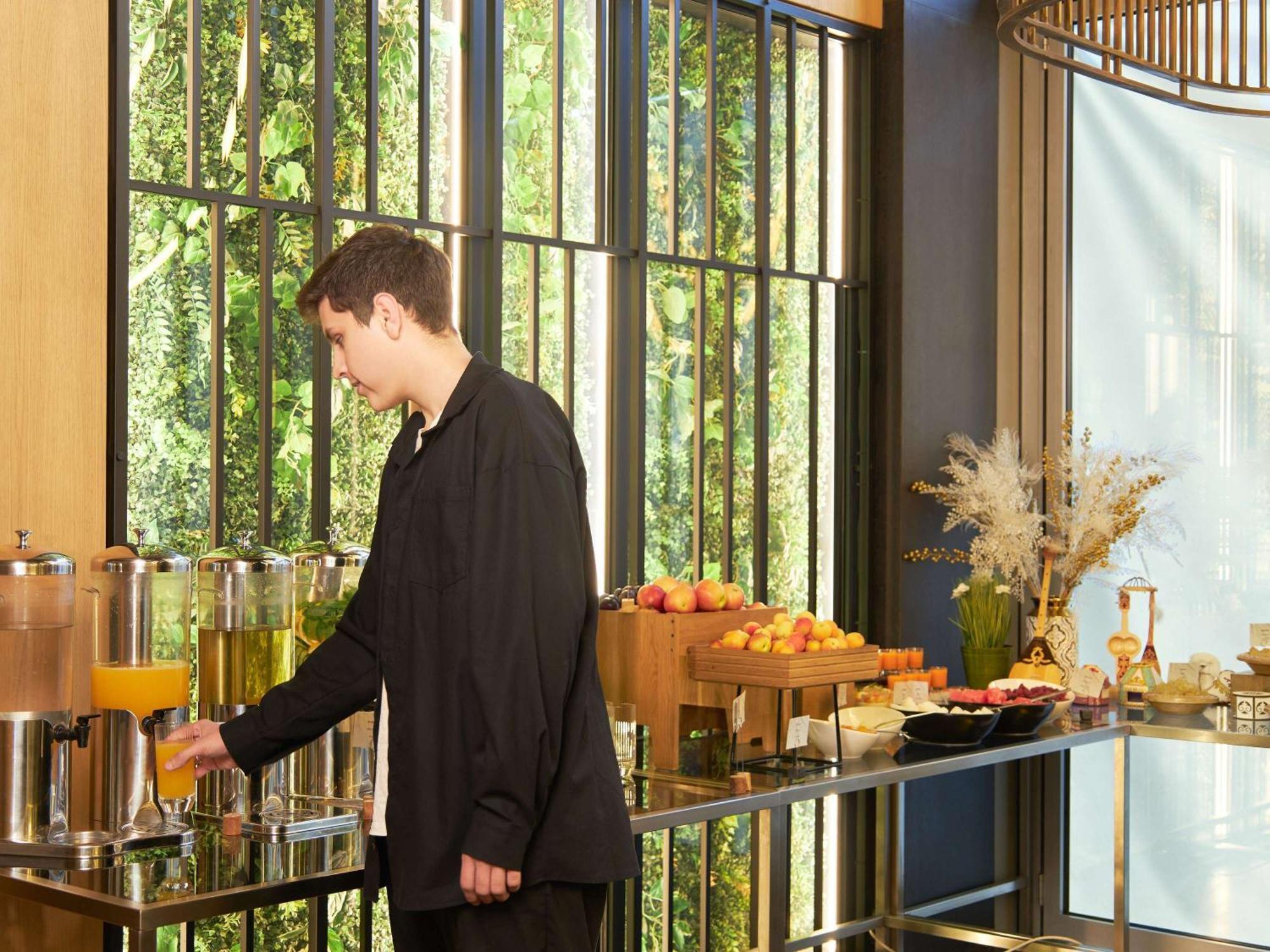 Novotel Living Almaty Jetisu Eksteriør billede